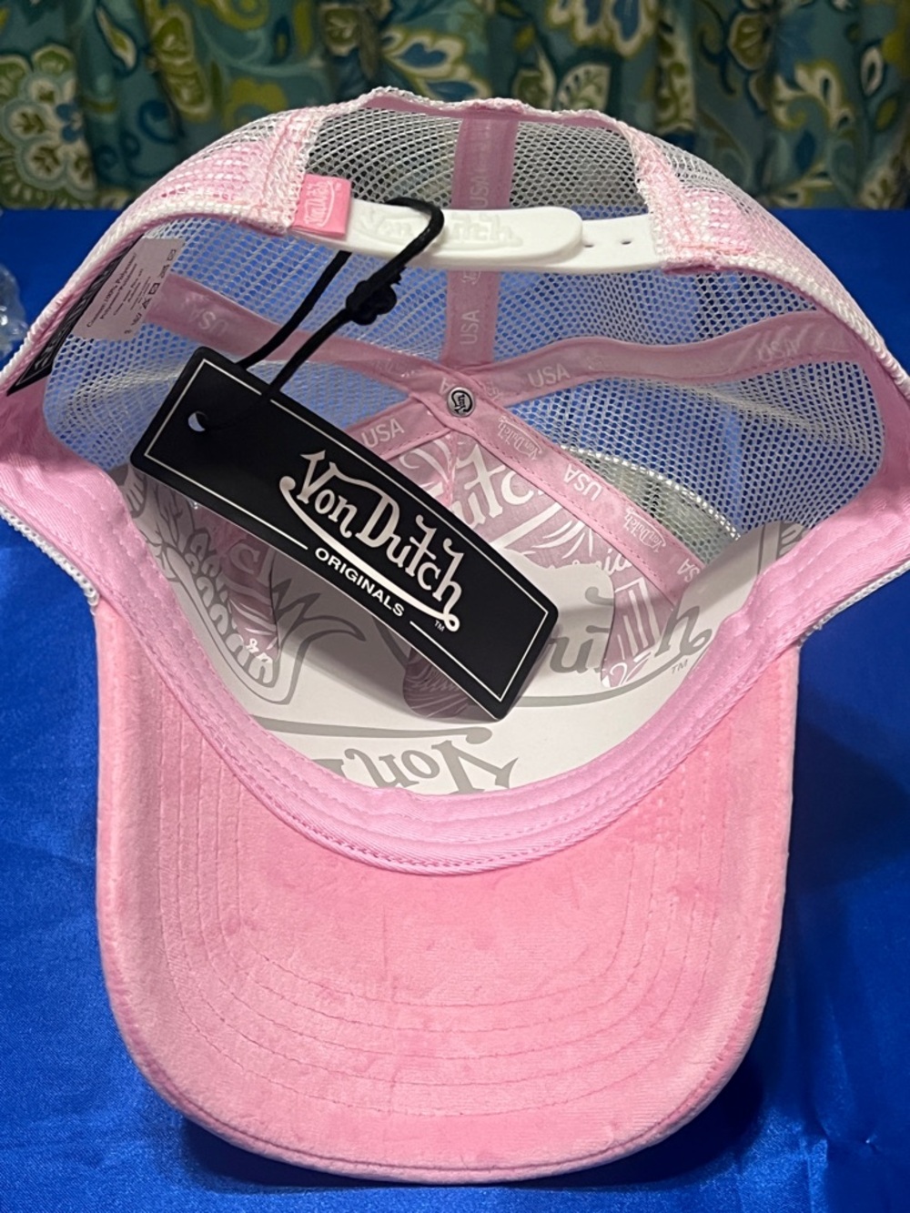 Von Dutch Pink Velvet Trucker SnapBack Hat - Picture 2 of 4